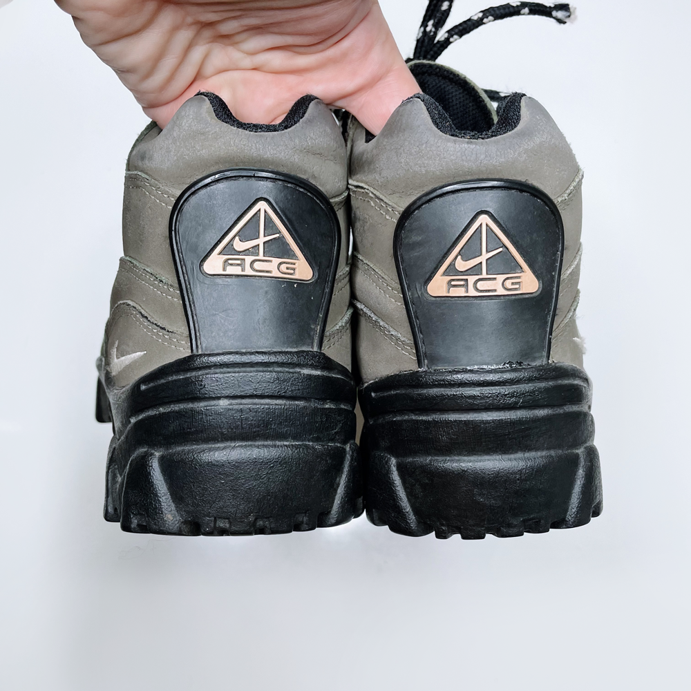 vintage nike acg 90s leather gorpcore hiking boots - size 6