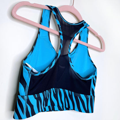 nike swoosh icon clash dri-fit sports bra high rise shorts set - size medium