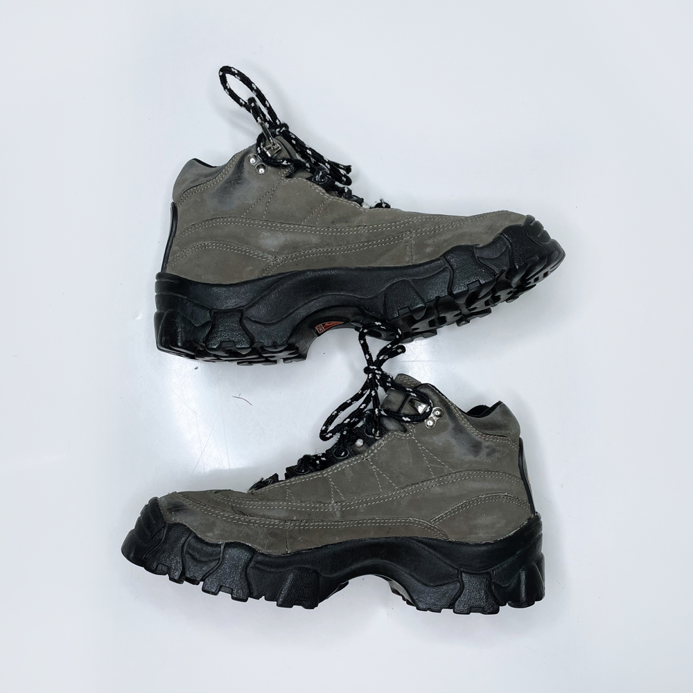 vintage nike acg 90s leather gorpcore hiking boots - size 6