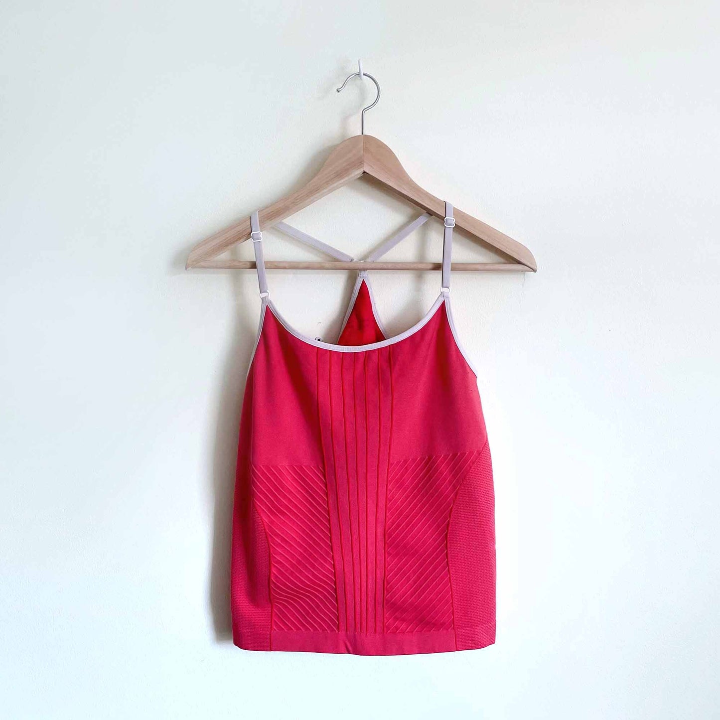 Nike seamless shelf bra tank - size Large