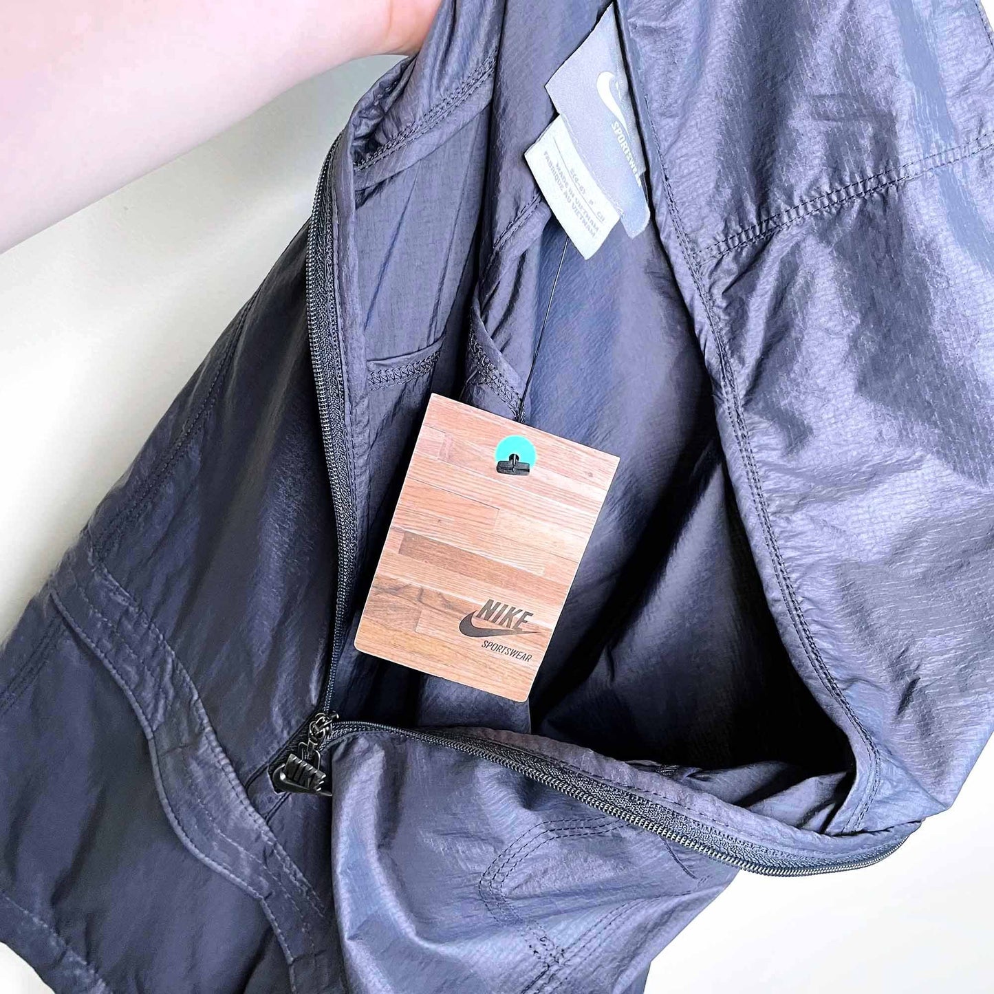 nwt nike grey packable popover 1/2 zip windbreaker - size small