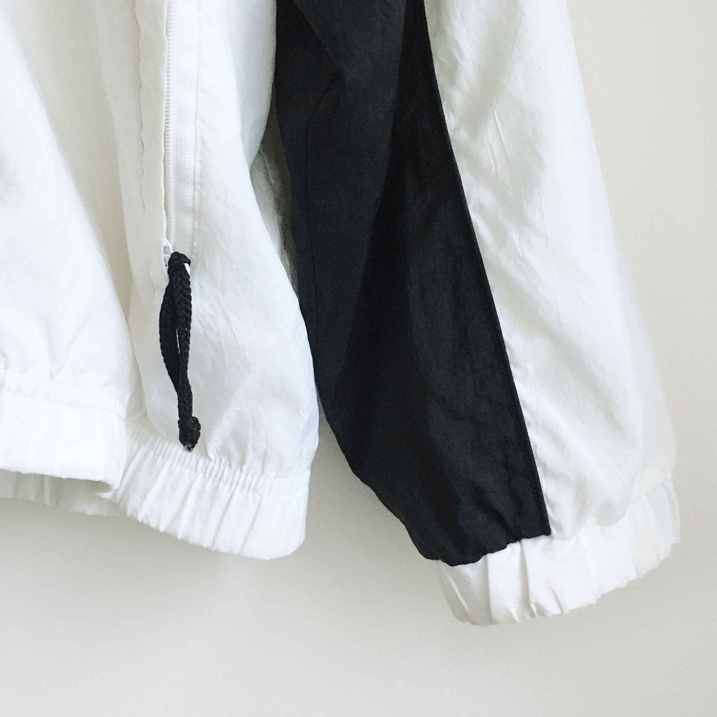 Vintage Nike Windbreaker with zip-off sleeves - size Medium