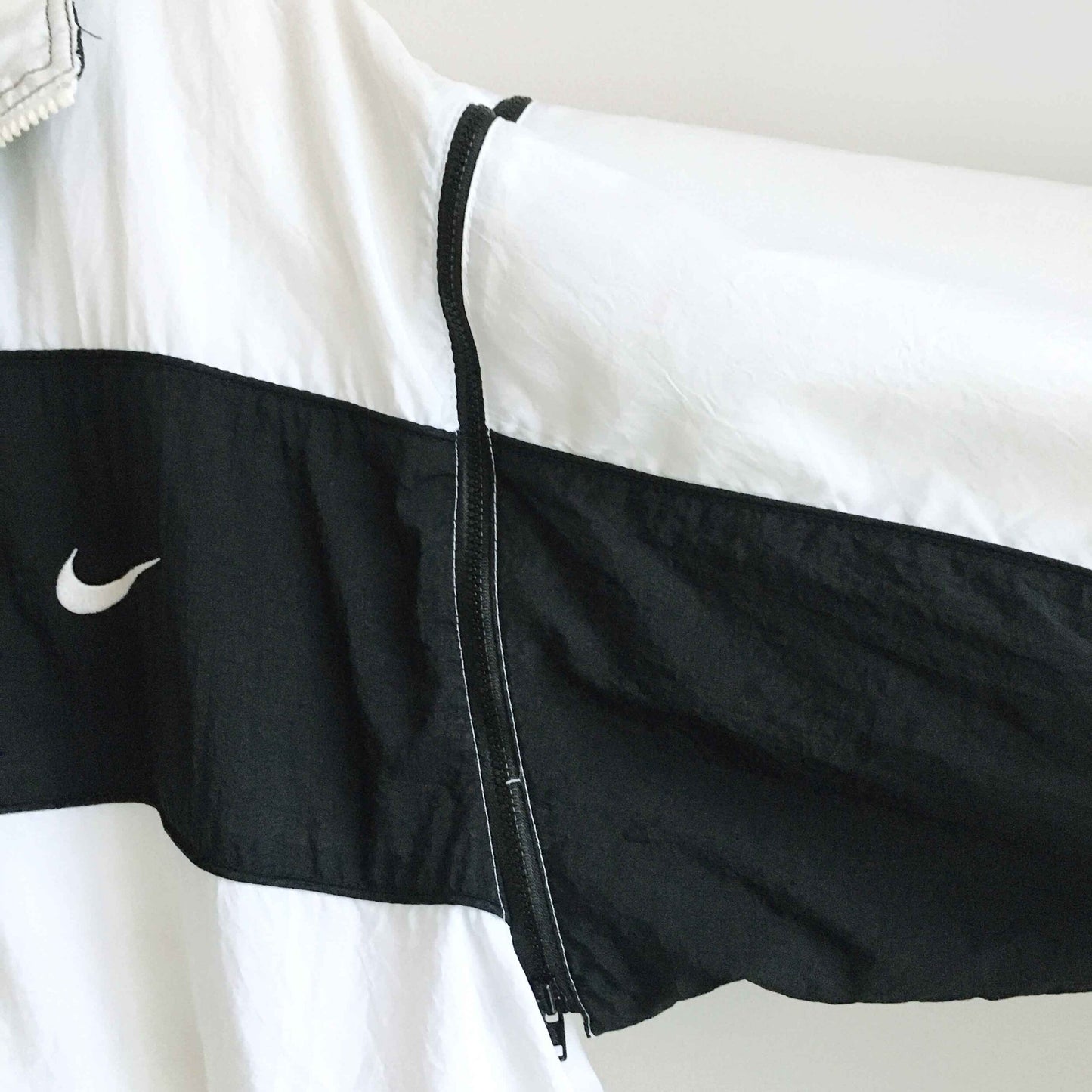 Vintage Nike Windbreaker with zip-off sleeves - size Medium