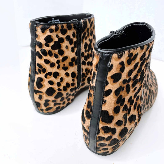 nine west pony hair huggins leopard booties - size 7