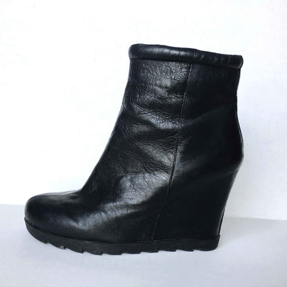 Nine West Pink top leather wedge bootie - size 8.5