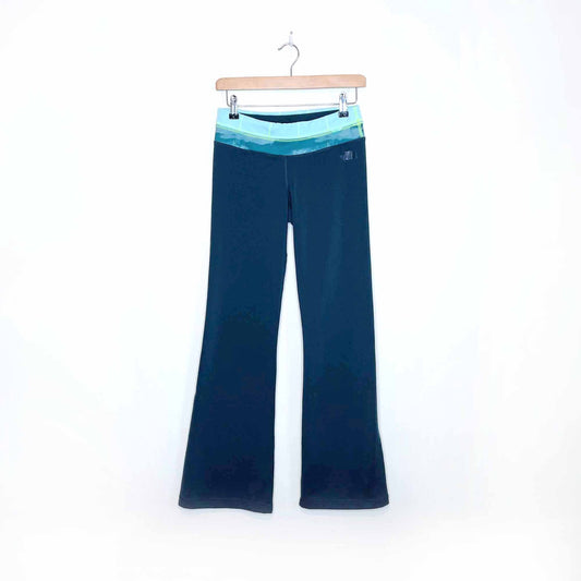 the north face low rise flare leg yoga pant - size small