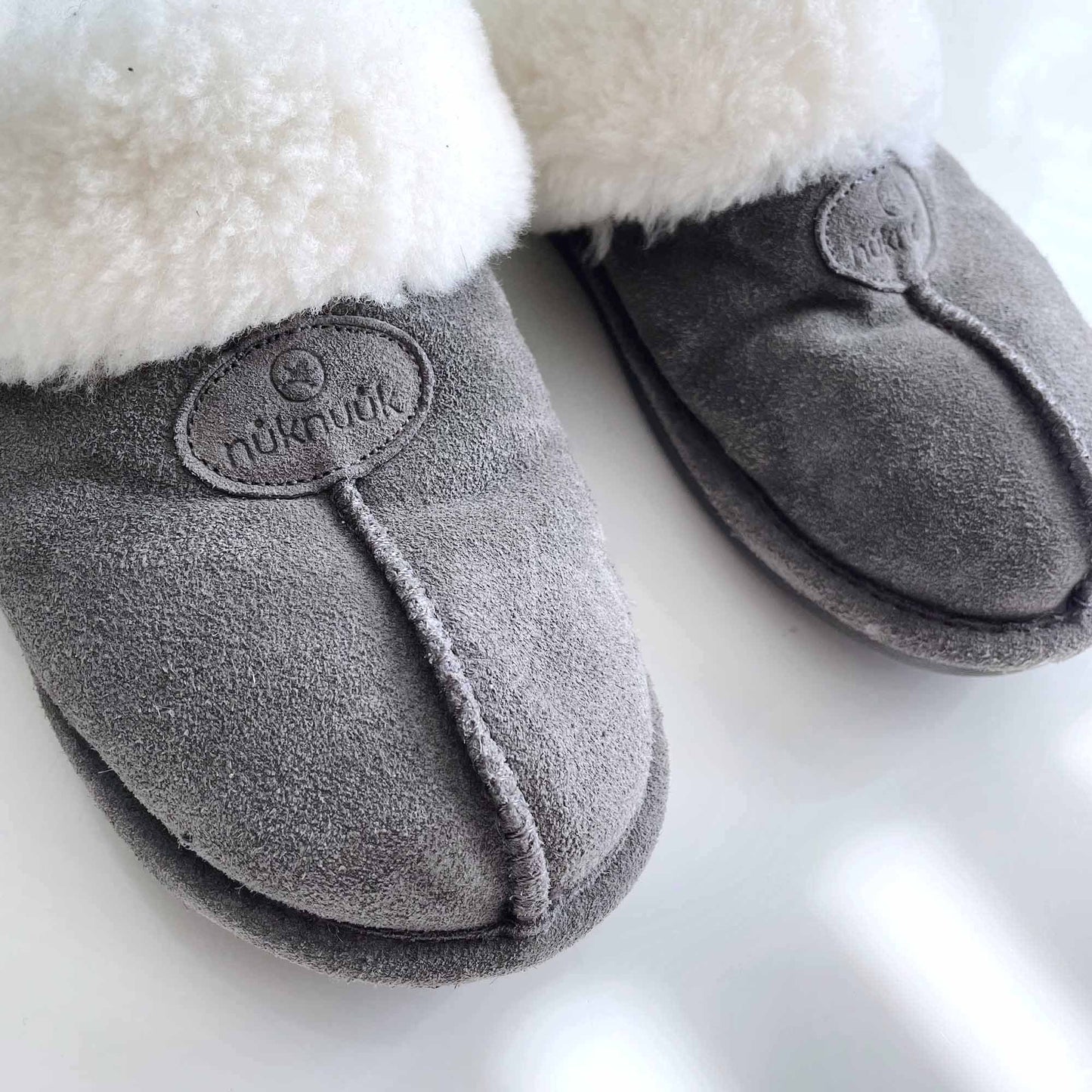 nuknuuk grey sheepskin becca slippers - size 8