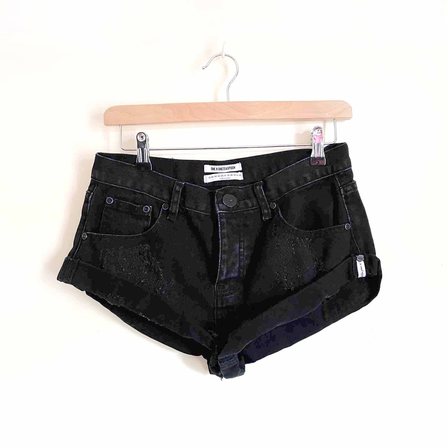 one teaspoon low rise bandits distressed jean shorts - size 26