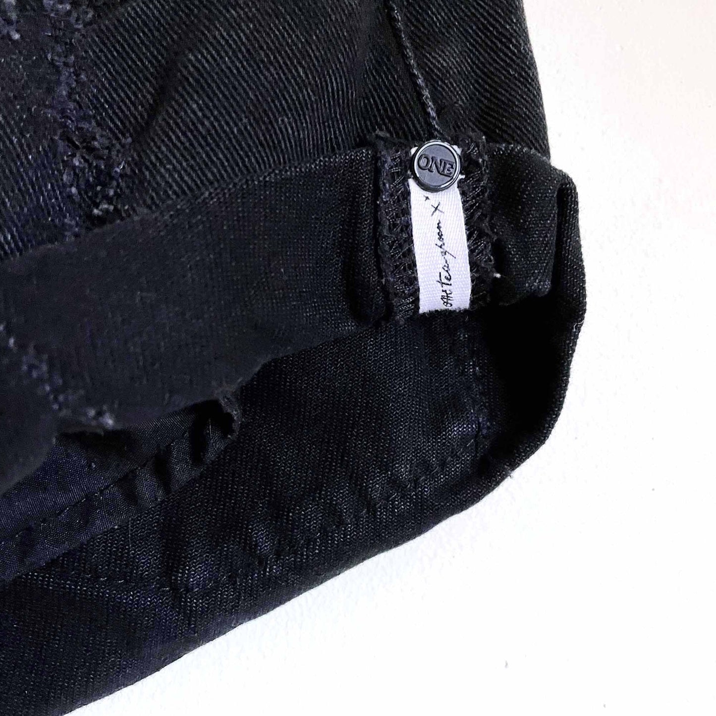 one teaspoon low rise bandits distressed jean shorts - size 26