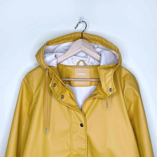 only yellow train short rain coat - size medium
