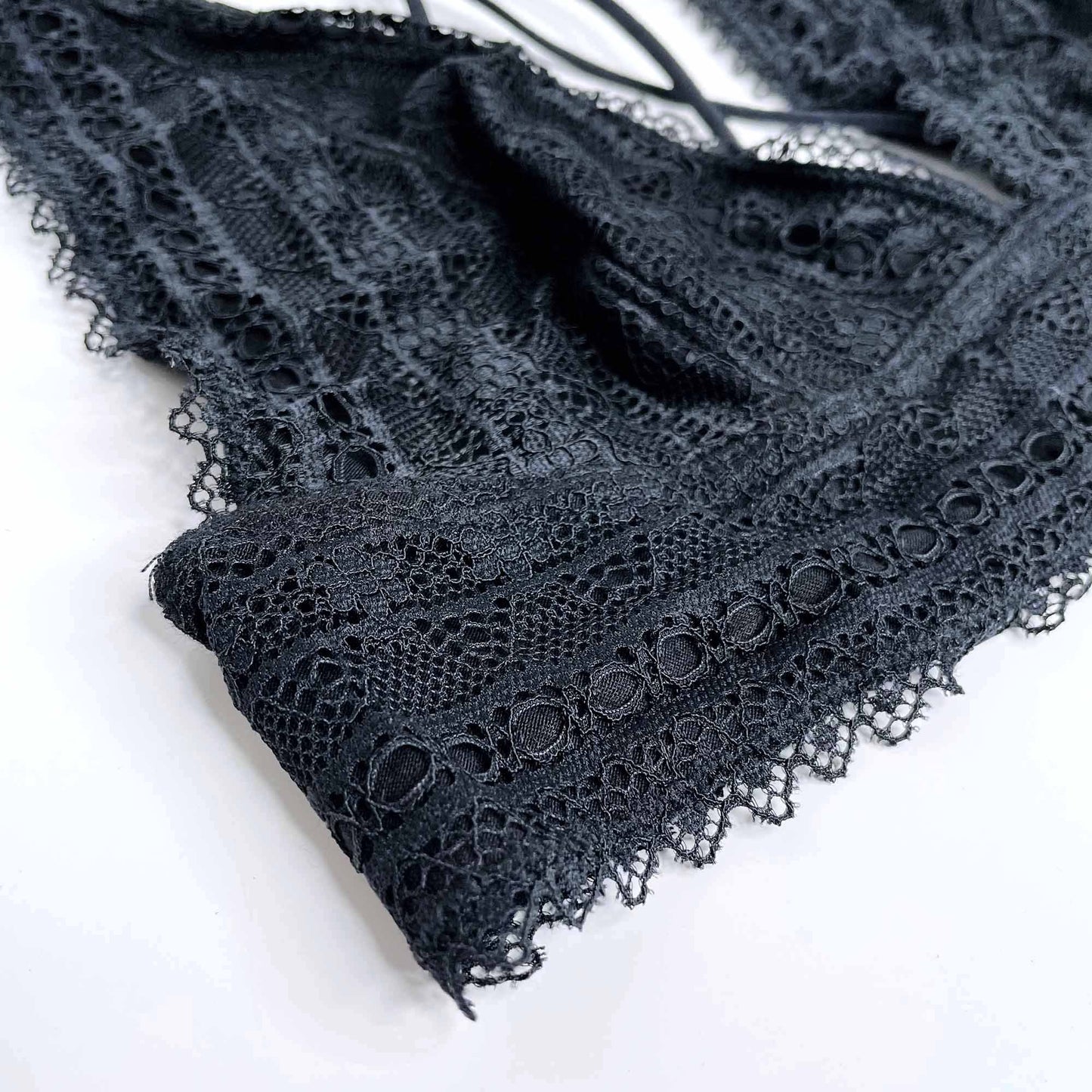 UO out from under lace halter bralette - size medium