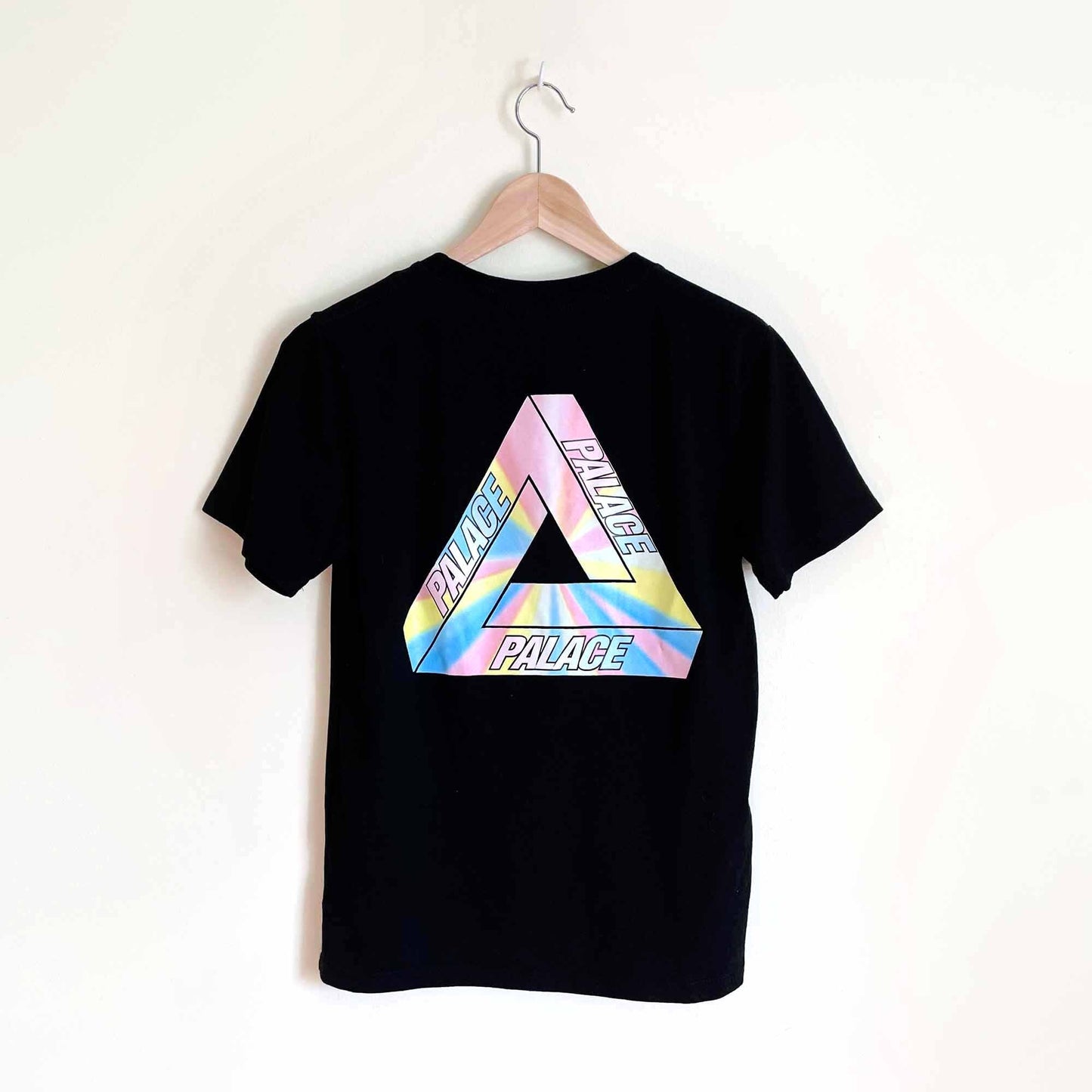 palace skateboards tri-ferg tee - size medium