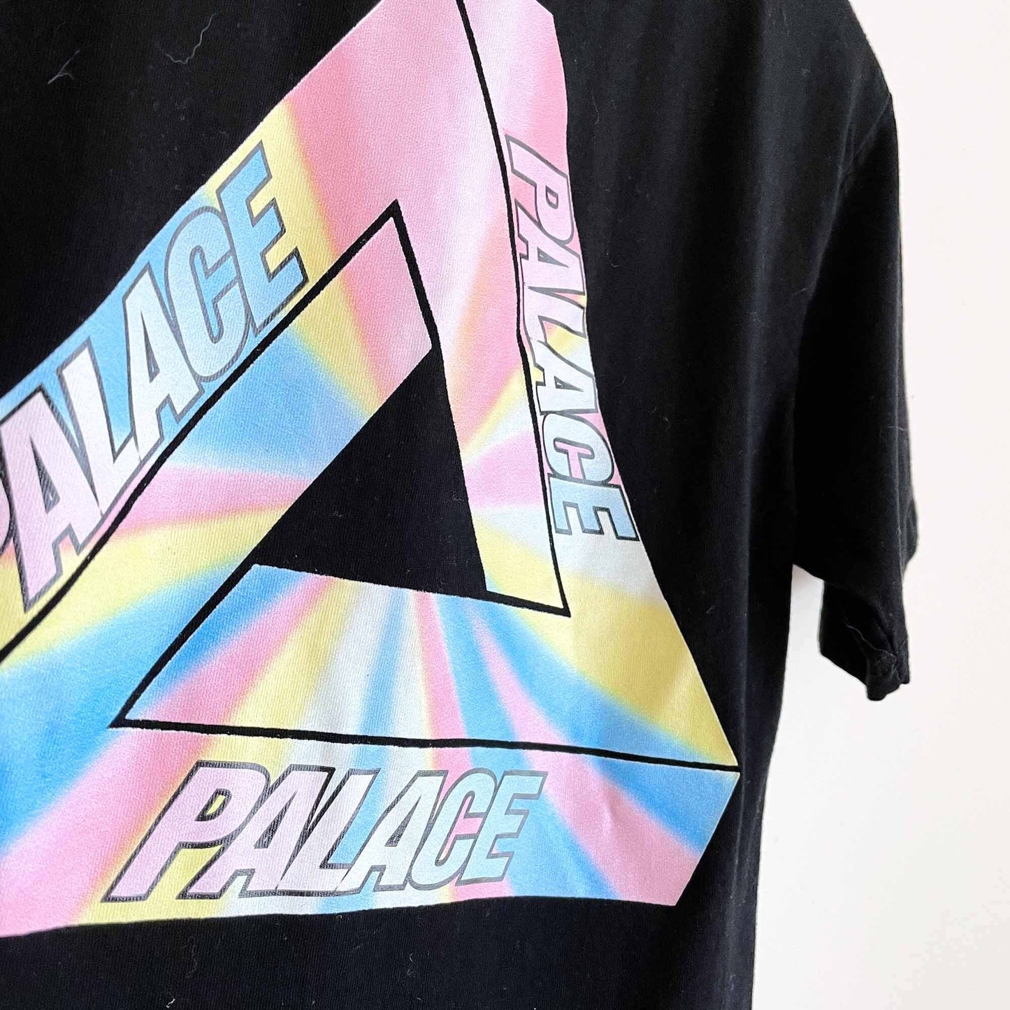 palace skateboards tri-ferg tee - size medium