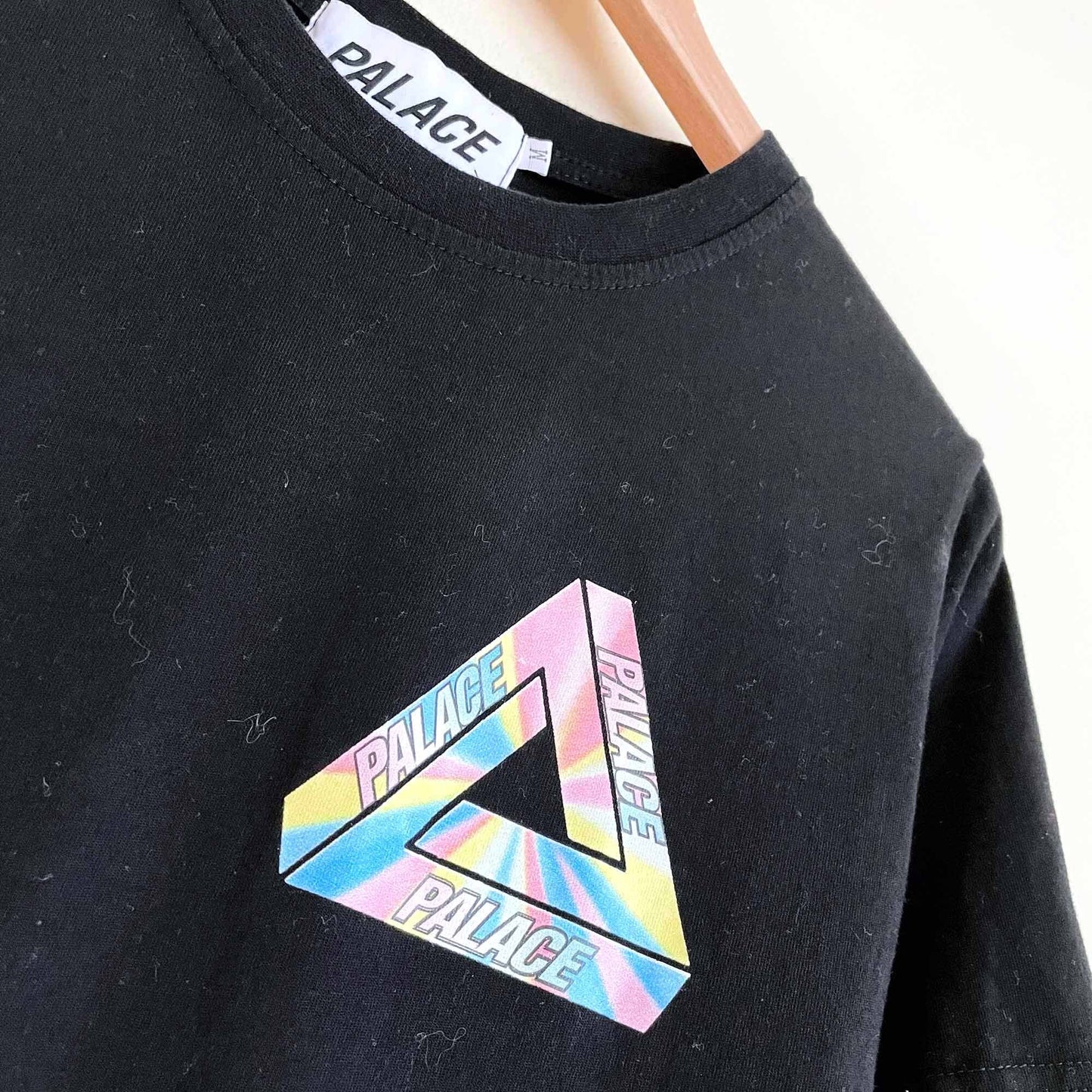 palace skateboards tri-ferg tee - size medium