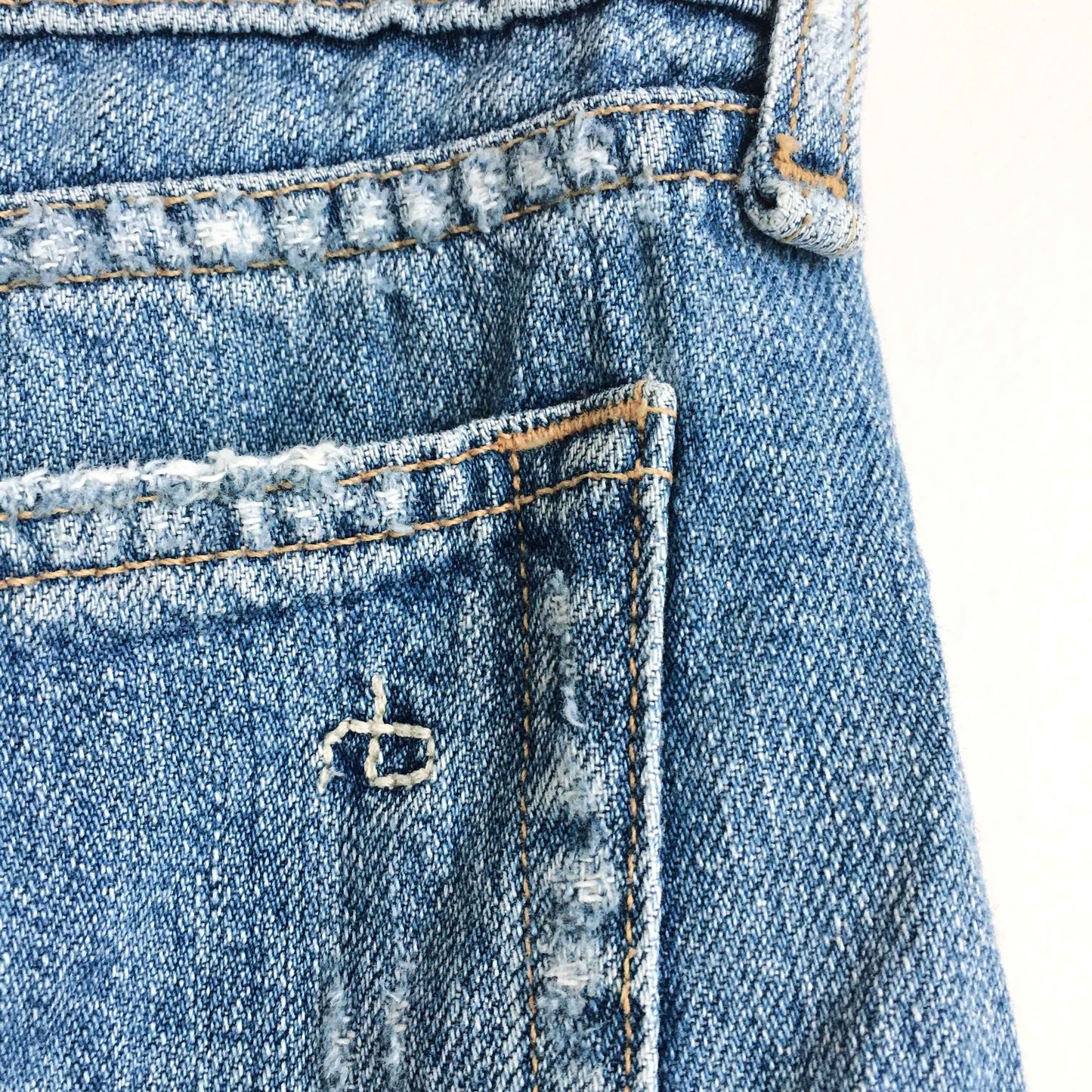 Rag &amp; Bone distressed rolled hem boyfriend short - size 26