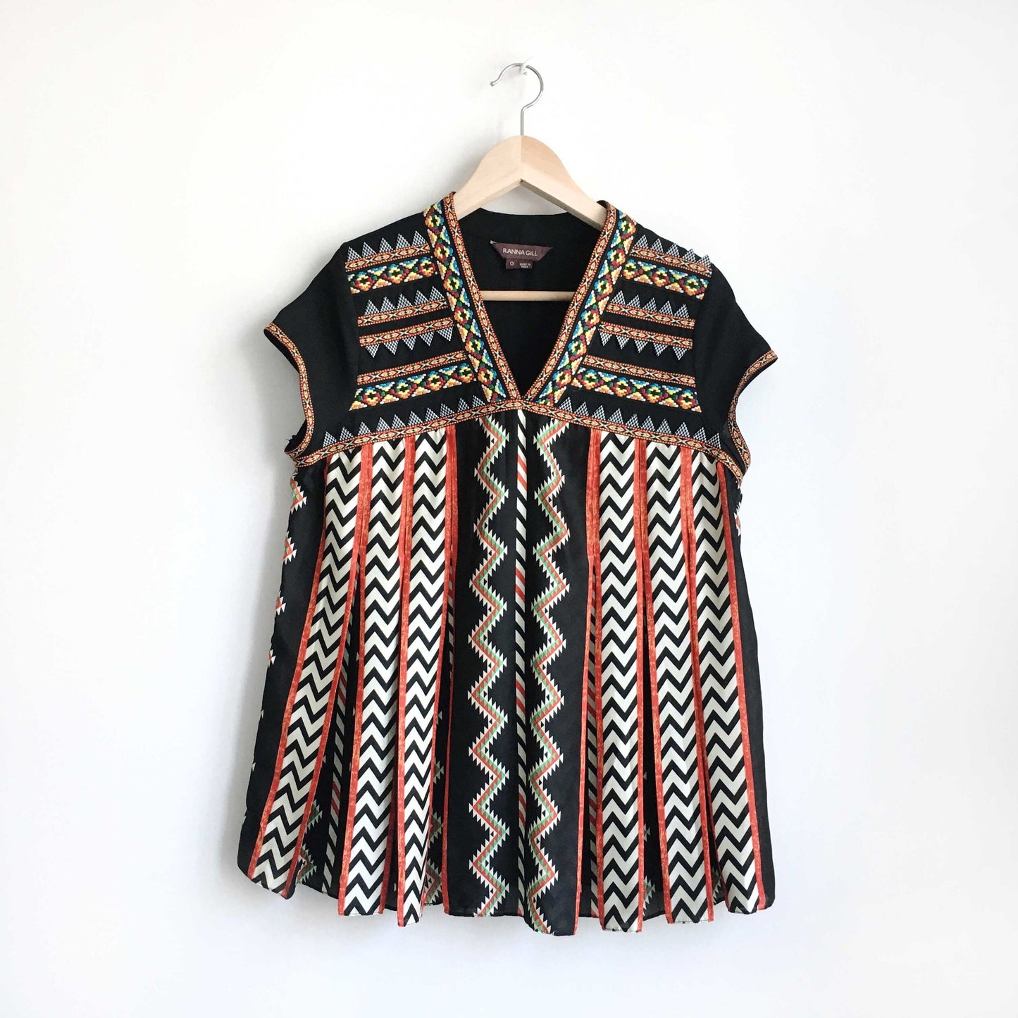 Ranna Gill Chevron Embroidered Top - size 0