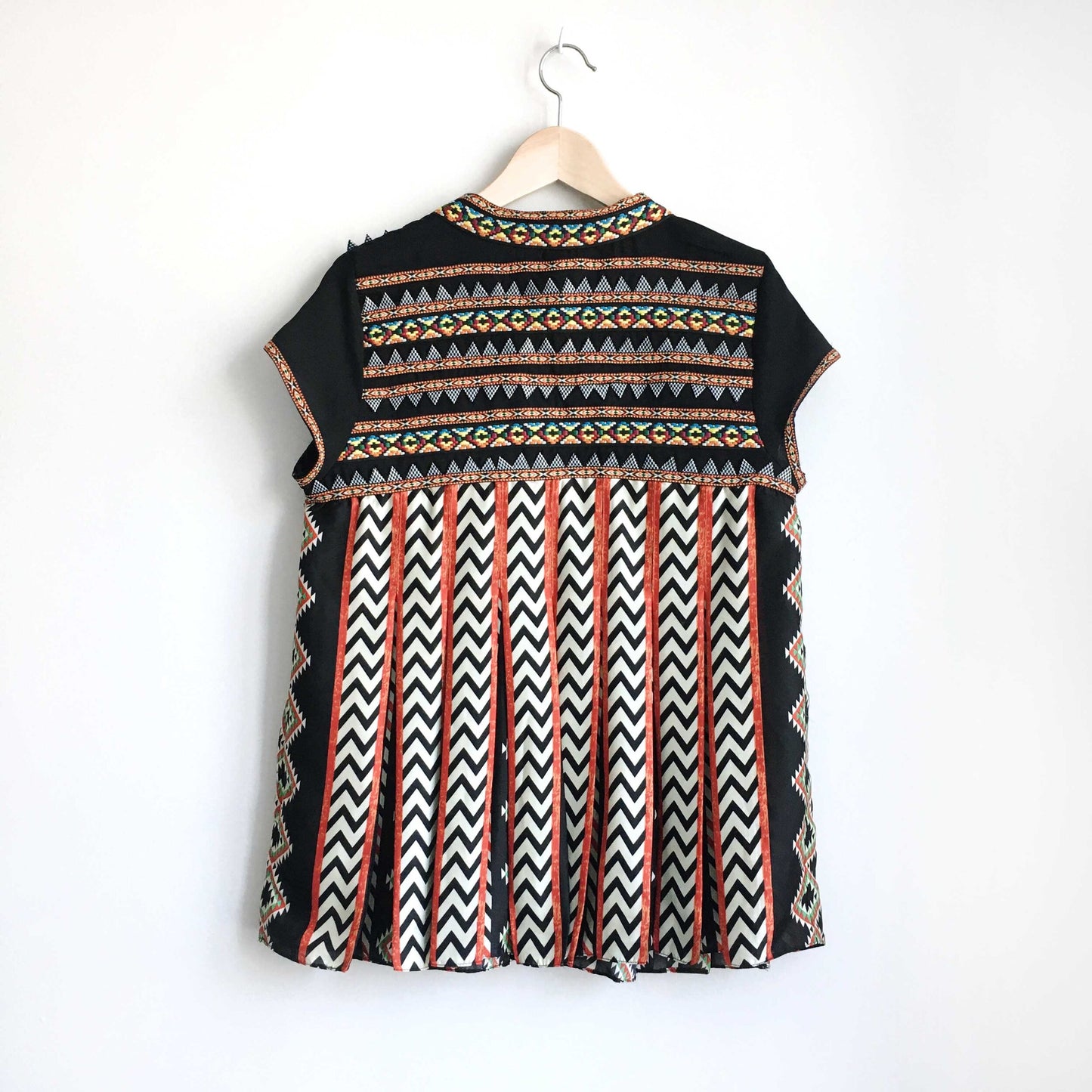 Ranna Gill Chevron Embroidered Top - size 0