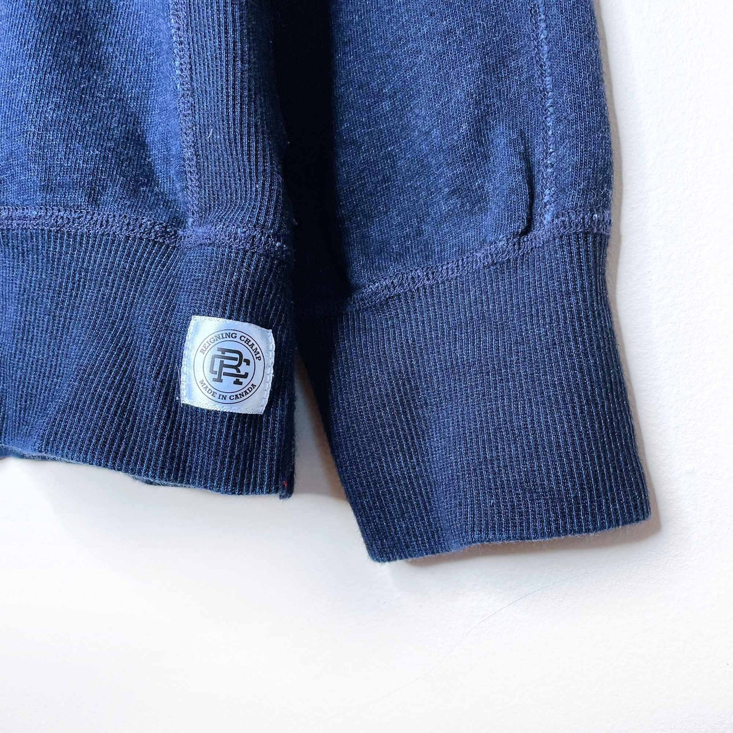 club monaco x reigning champ logo crest crewneck sweatshirt - size xs