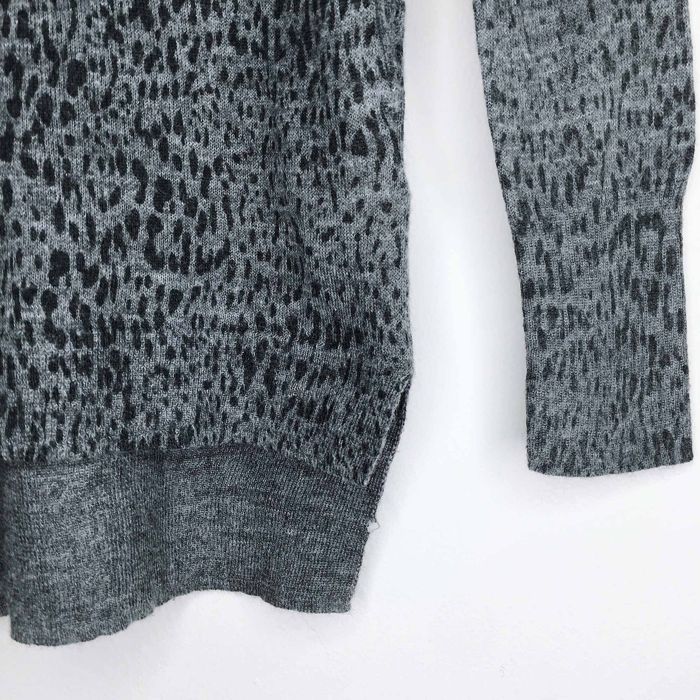 rebecca taylor leopard print v-neck sweater - size xs