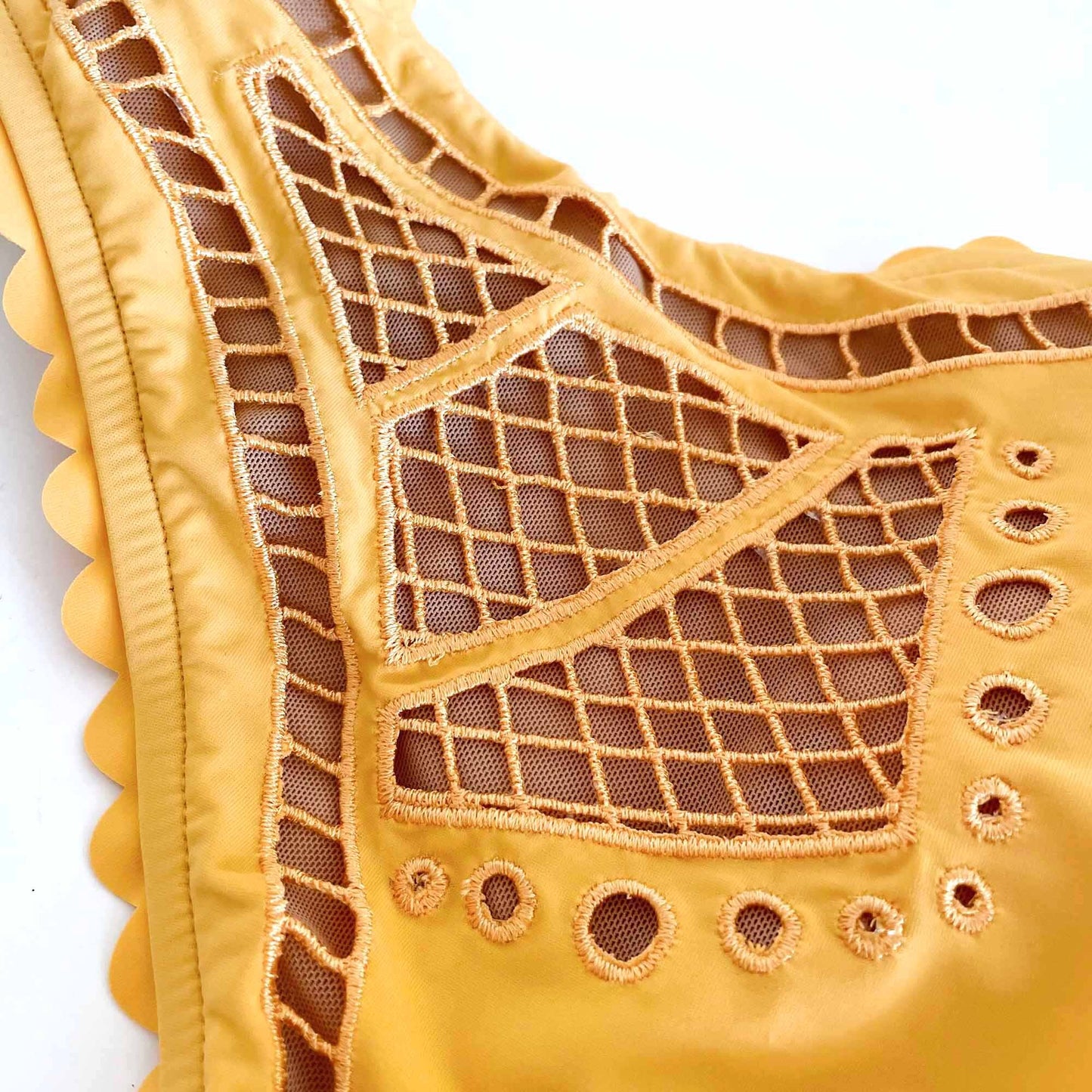 nwt Red Carter peekaboo one shoulder bikini - size Medium