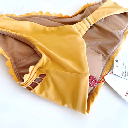 nwt Red Carter peekaboo one shoulder bikini - size Medium