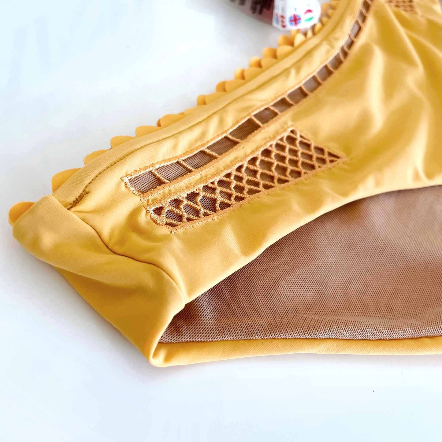 nwt Red Carter peekaboo one shoulder bikini - size Medium