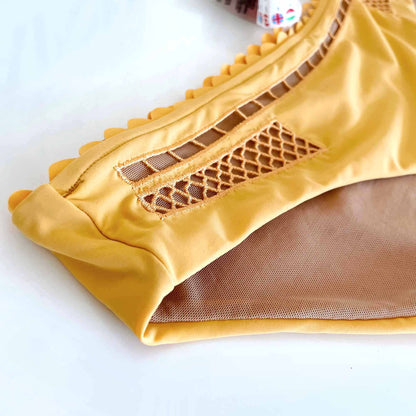 nwt Red Carter peekaboo one shoulder bikini - size Medium