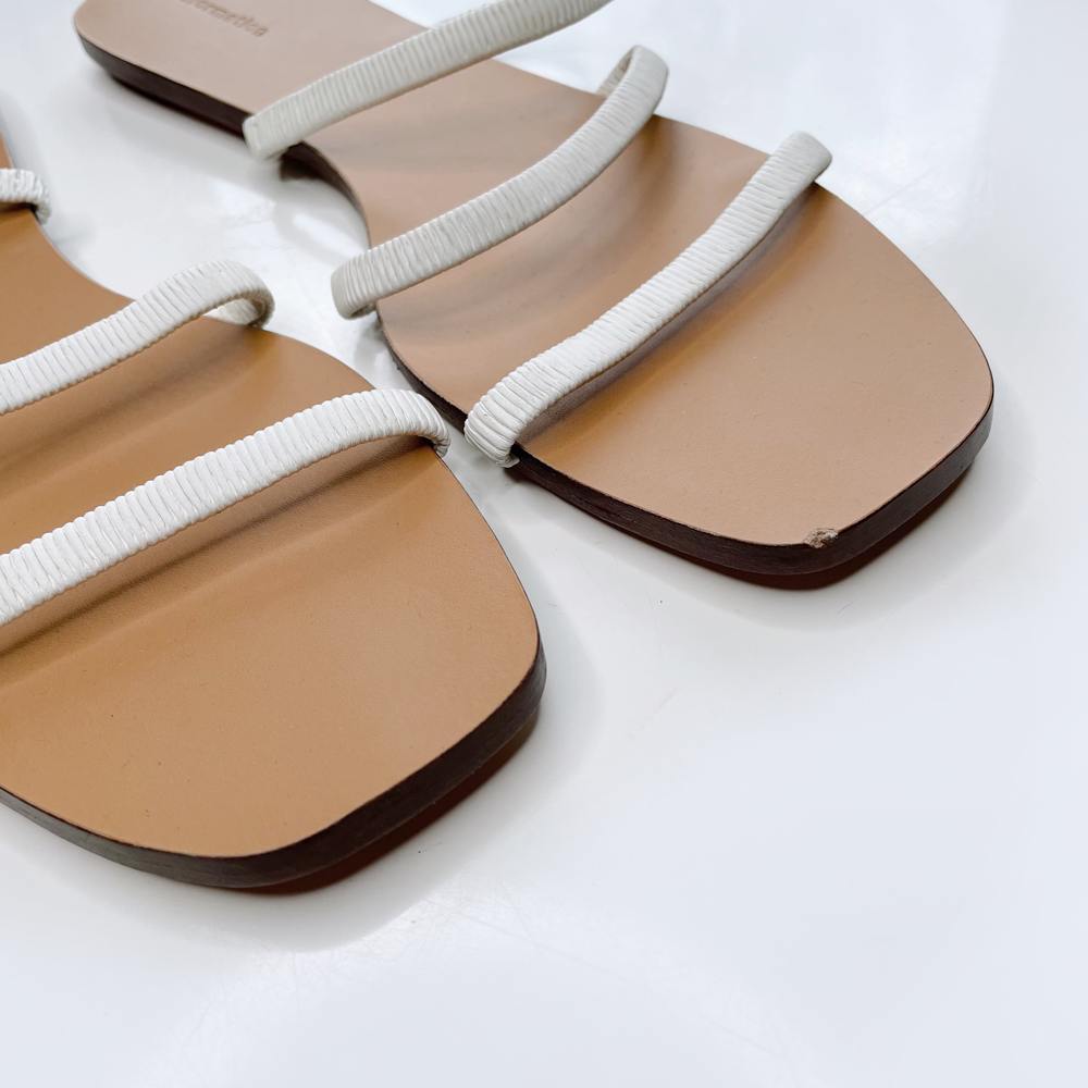 nwot reformation white bardia ruched flat leather sandal - size 10