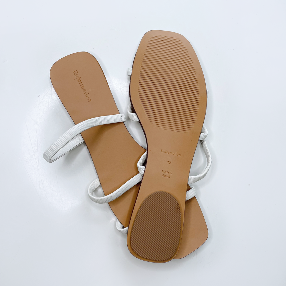 nwot reformation white bardia ruched flat leather sandal - size 10