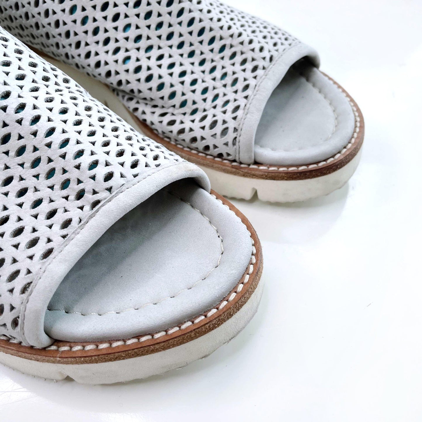 ron white perforated leather peep toe slingback sandals - size 37.5