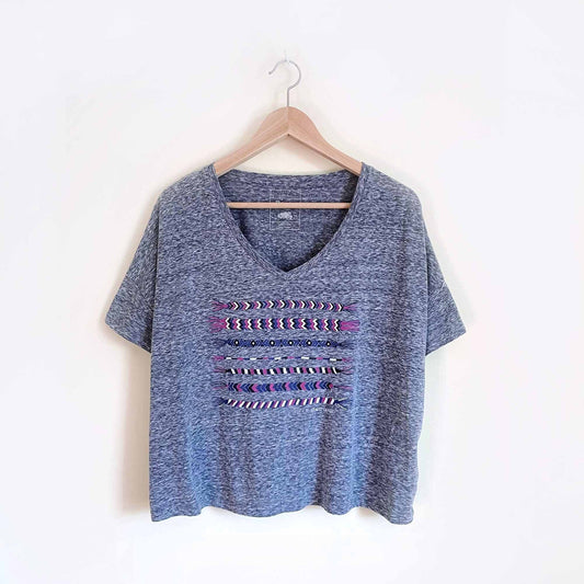 roots friendship bracelet boxy v-neck graphic tee - size large