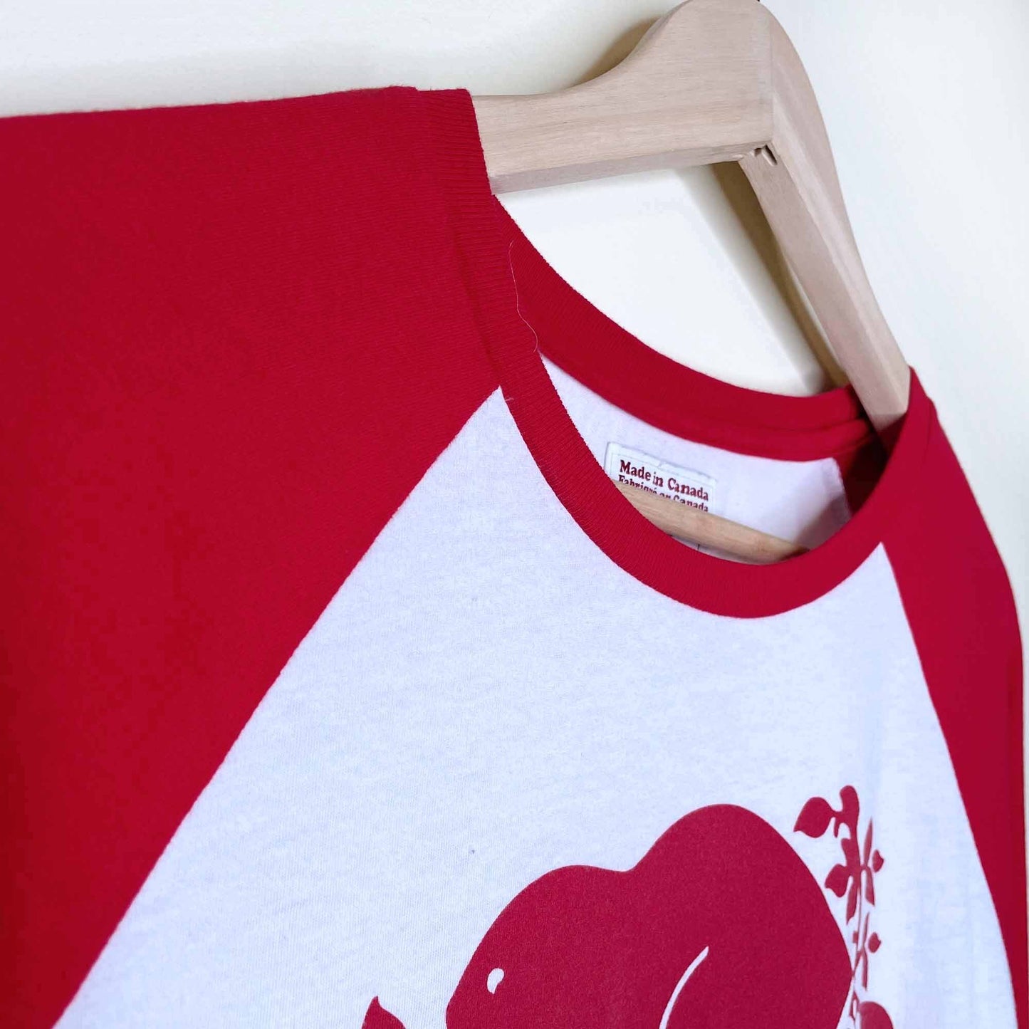 roots canada red and white baseball tee - size small