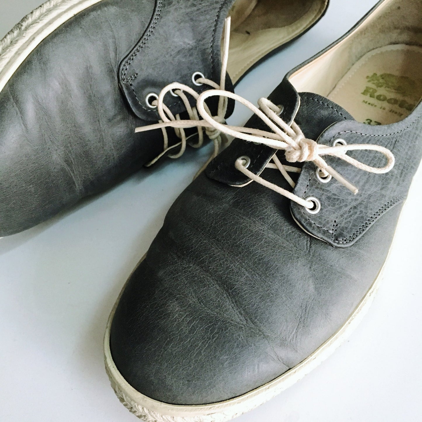 Roots Grey Leather Sneaker - size 37