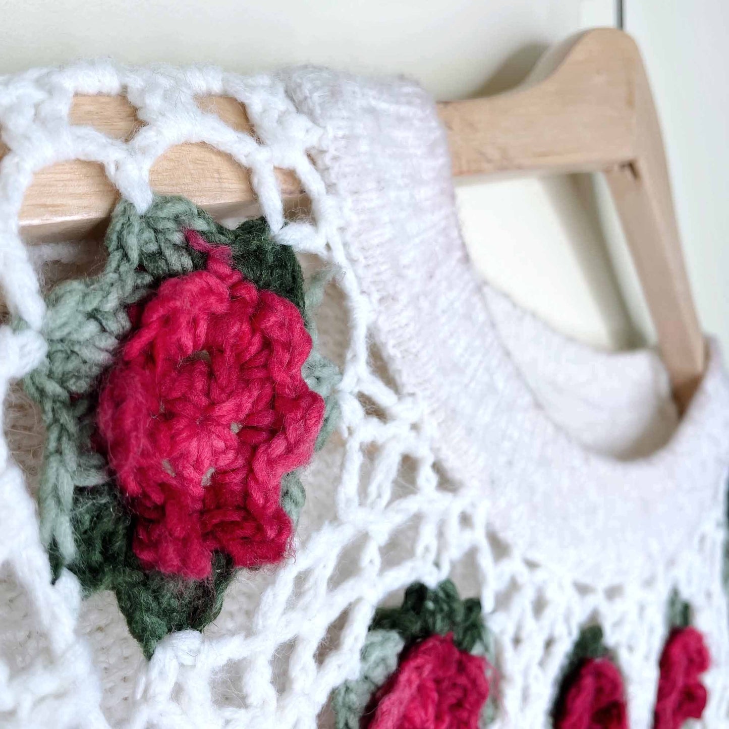 vintage crochet rose eyelash sweater - size small