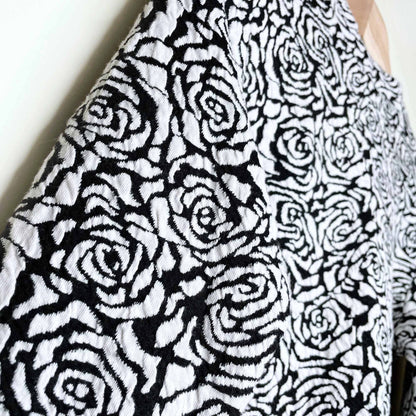 h&m dividend jacquard rose cropped long sleeve top - size medium