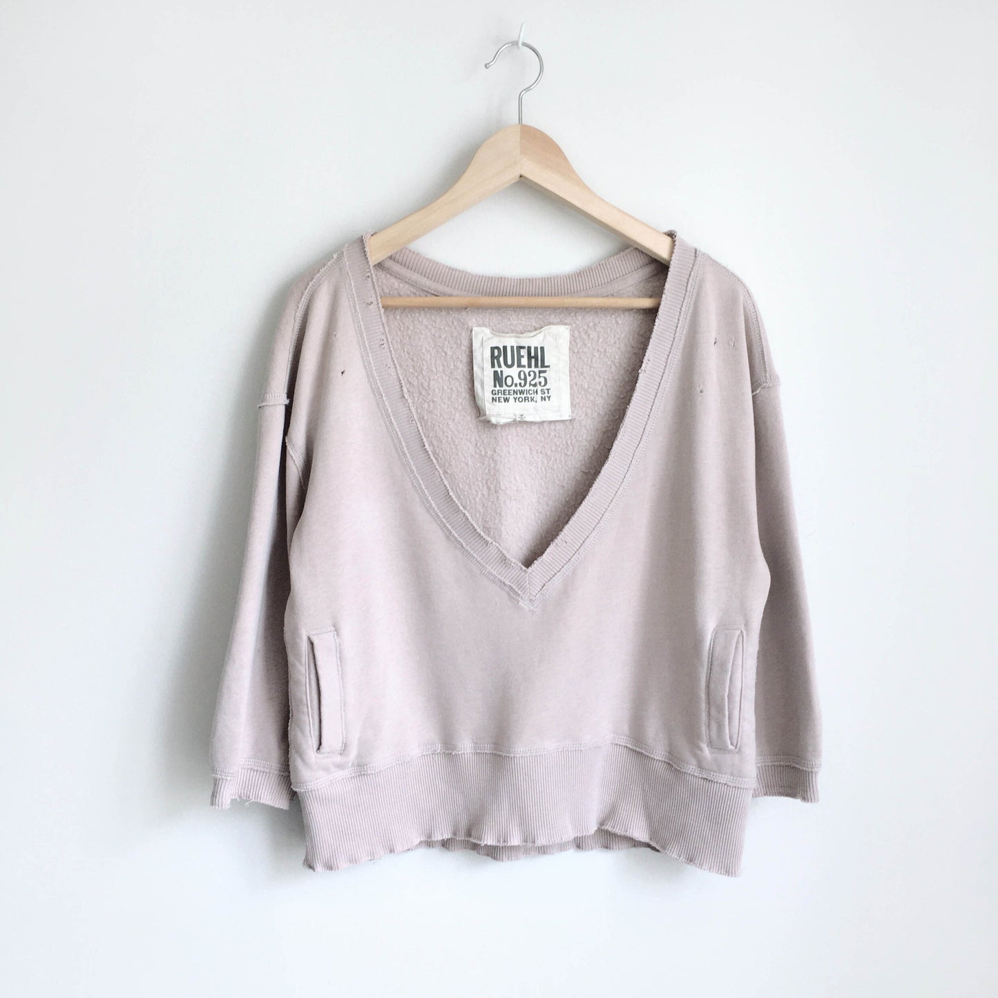 Ruehl no.925 deep v sweatshirt - size Medium