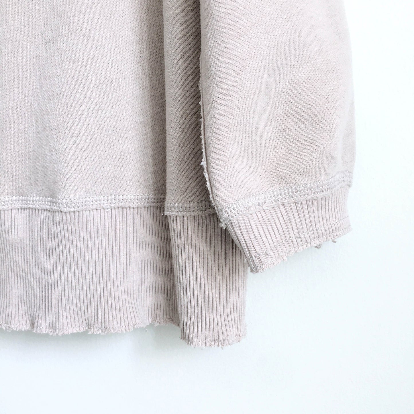 Ruehl no.925 deep v sweatshirt - size Medium