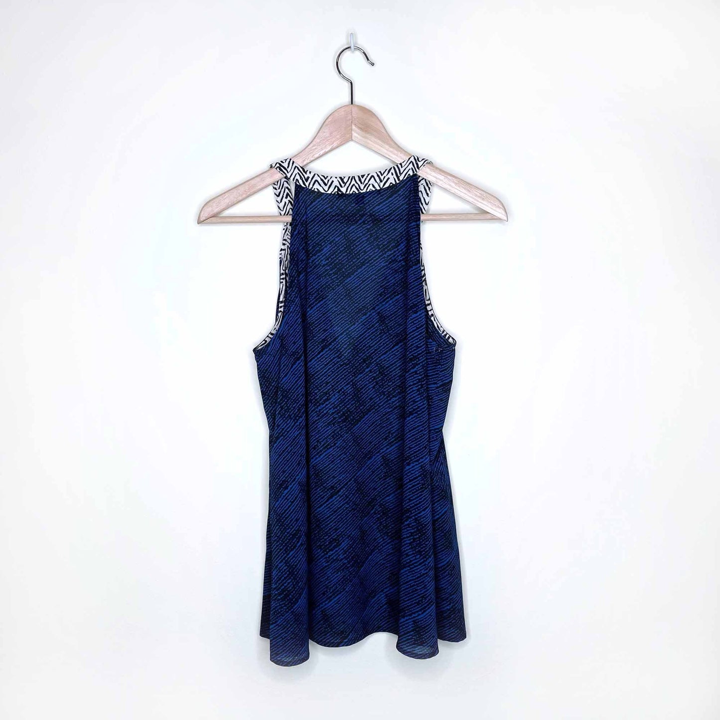 Sanctuary sleeveless chiffon patterned blouse - size Medium