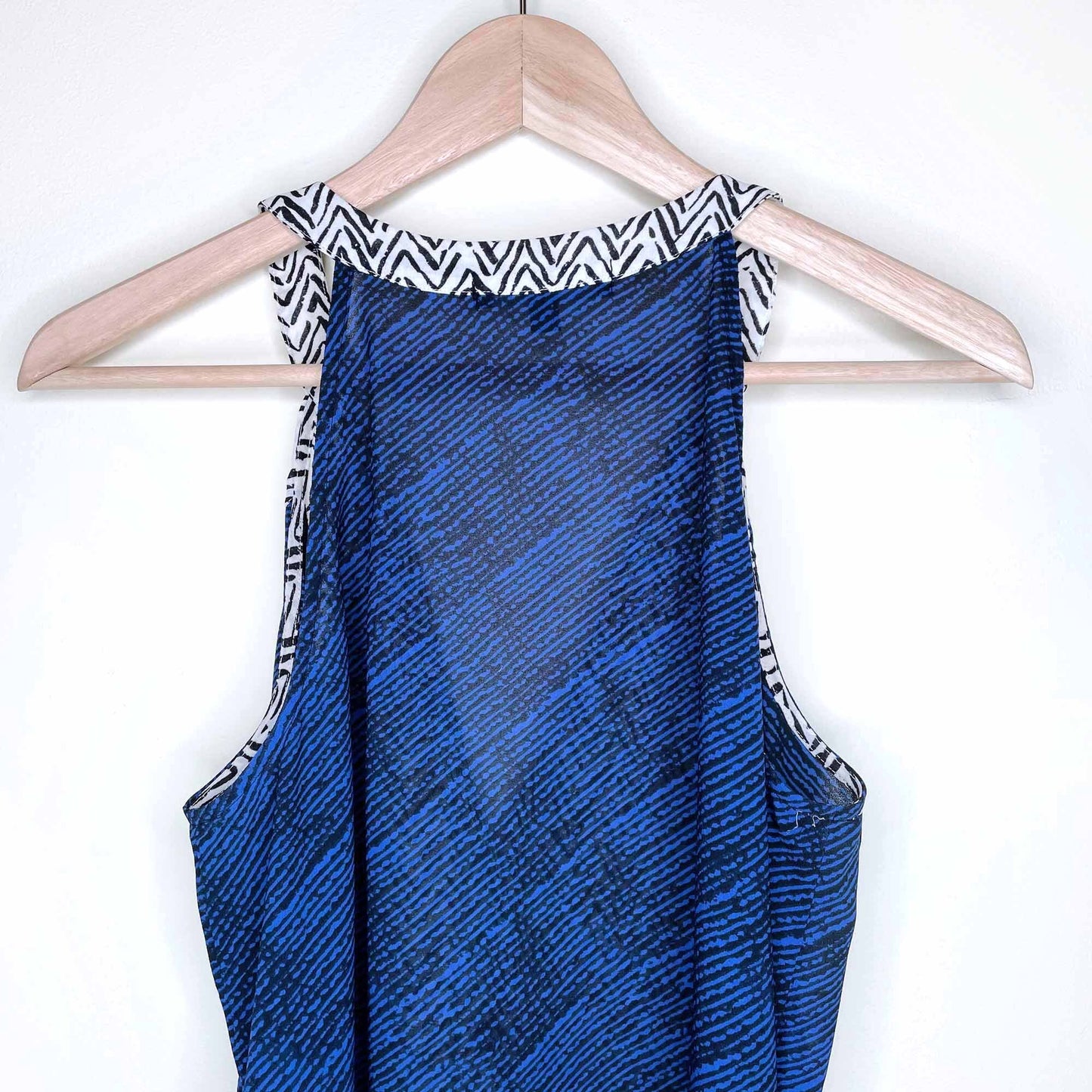 Sanctuary sleeveless chiffon patterned blouse - size Medium