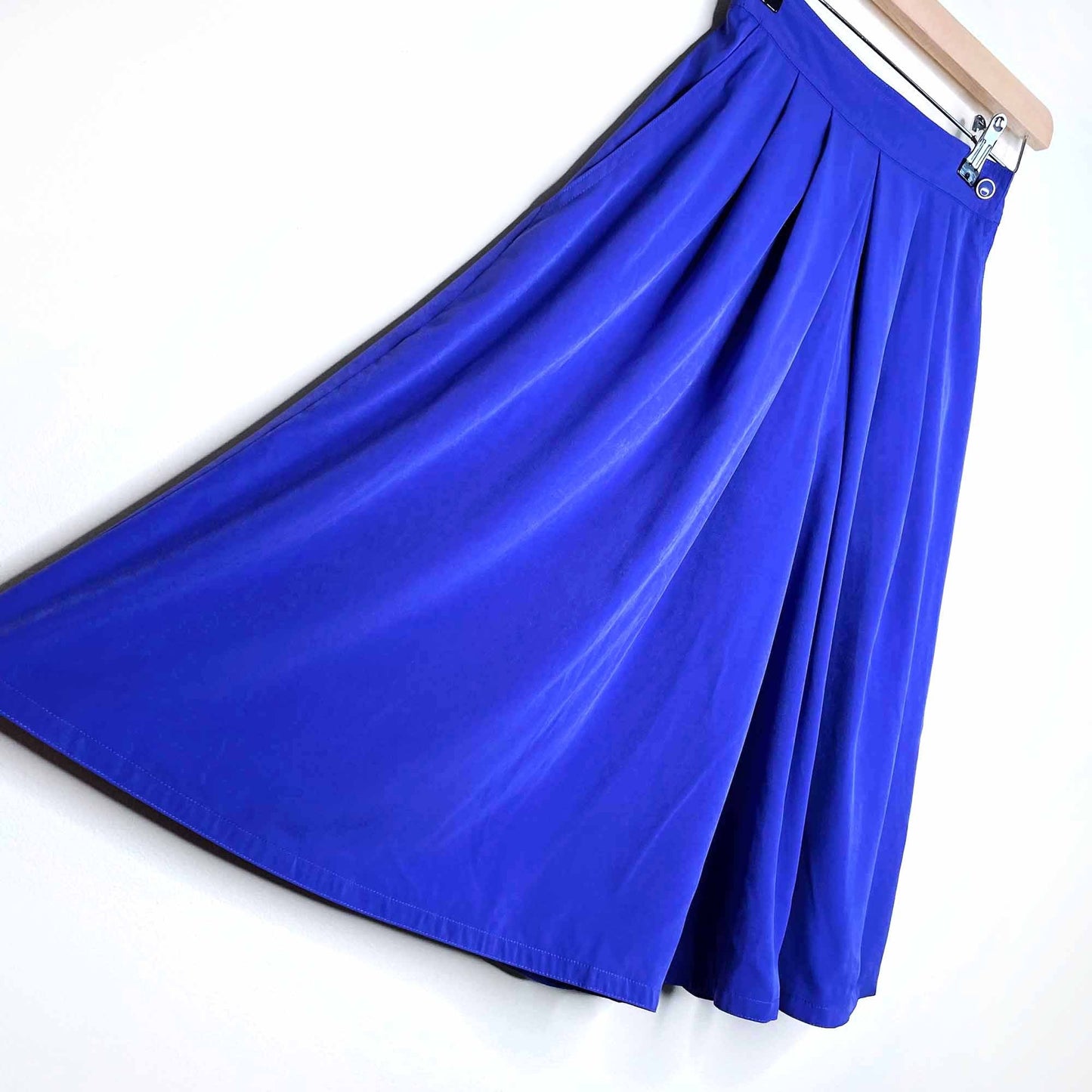 nwt deadstock vintage 'tilley silk' high rise pleated shorts - size xs