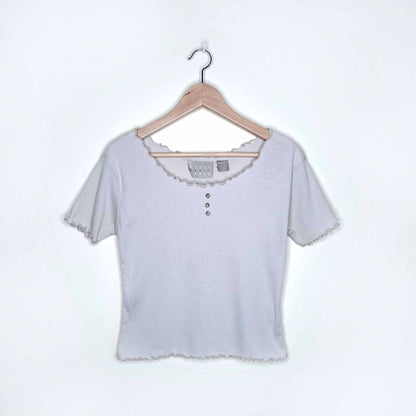 vintage basic style curly hem cropped ribbed tee - size medium