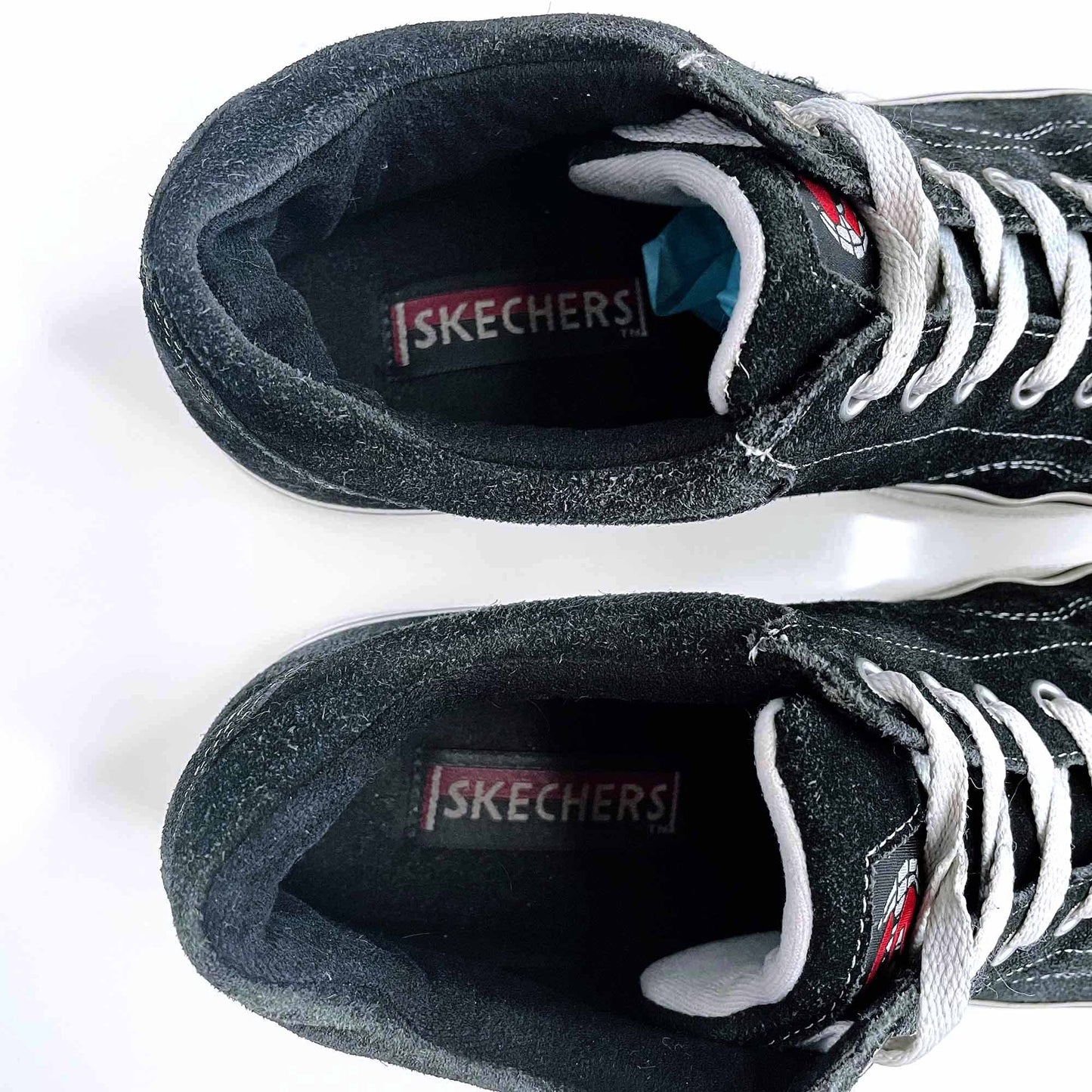 skechers heartbeat softy suede heeled y2k sneakers - size 8.5