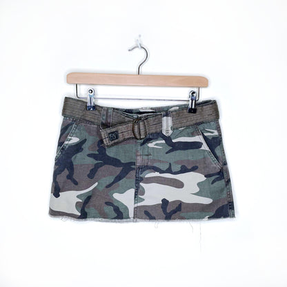tna aritzia belted camo mini skirt - size 4