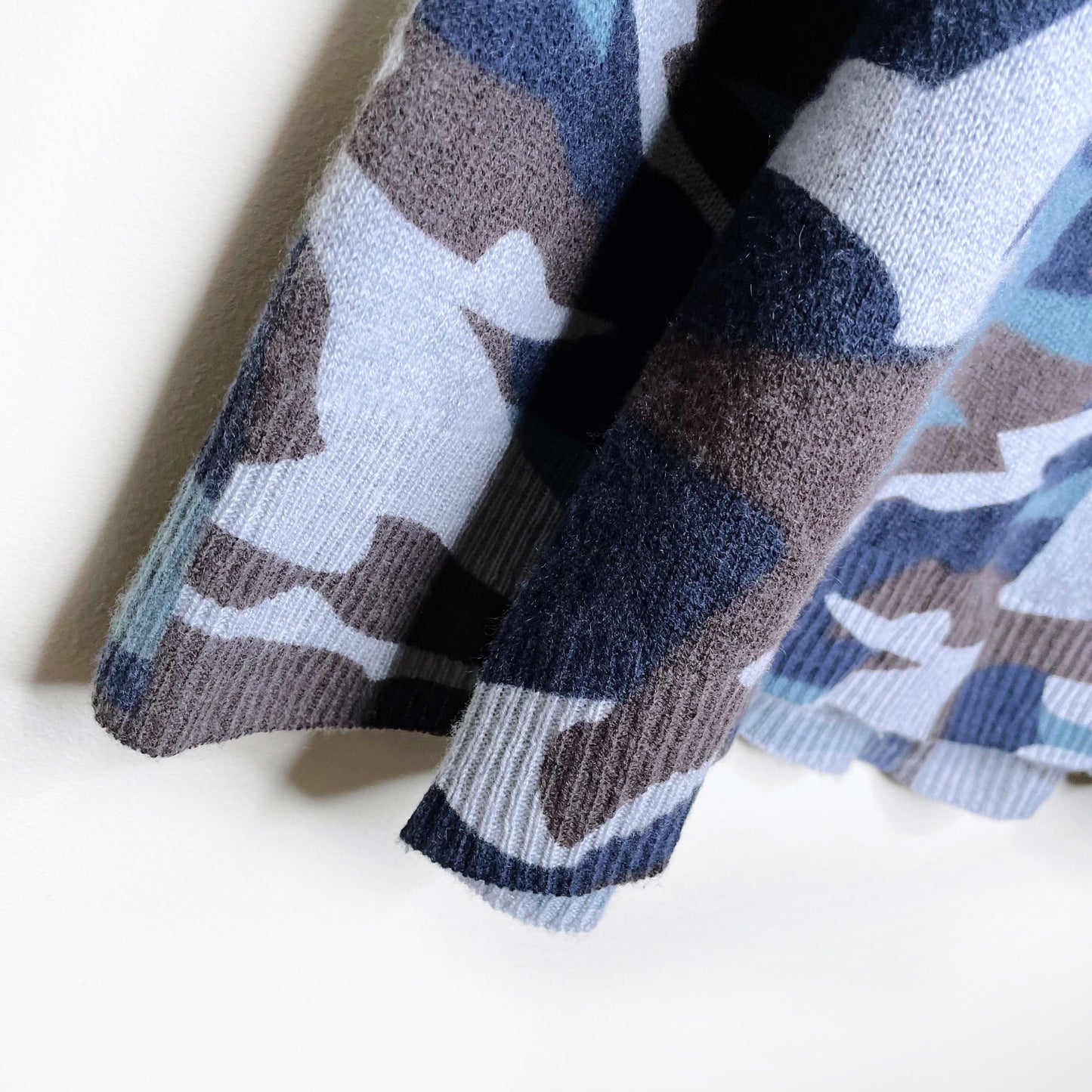 skull cashmere scout camo print skull sweater - size medium