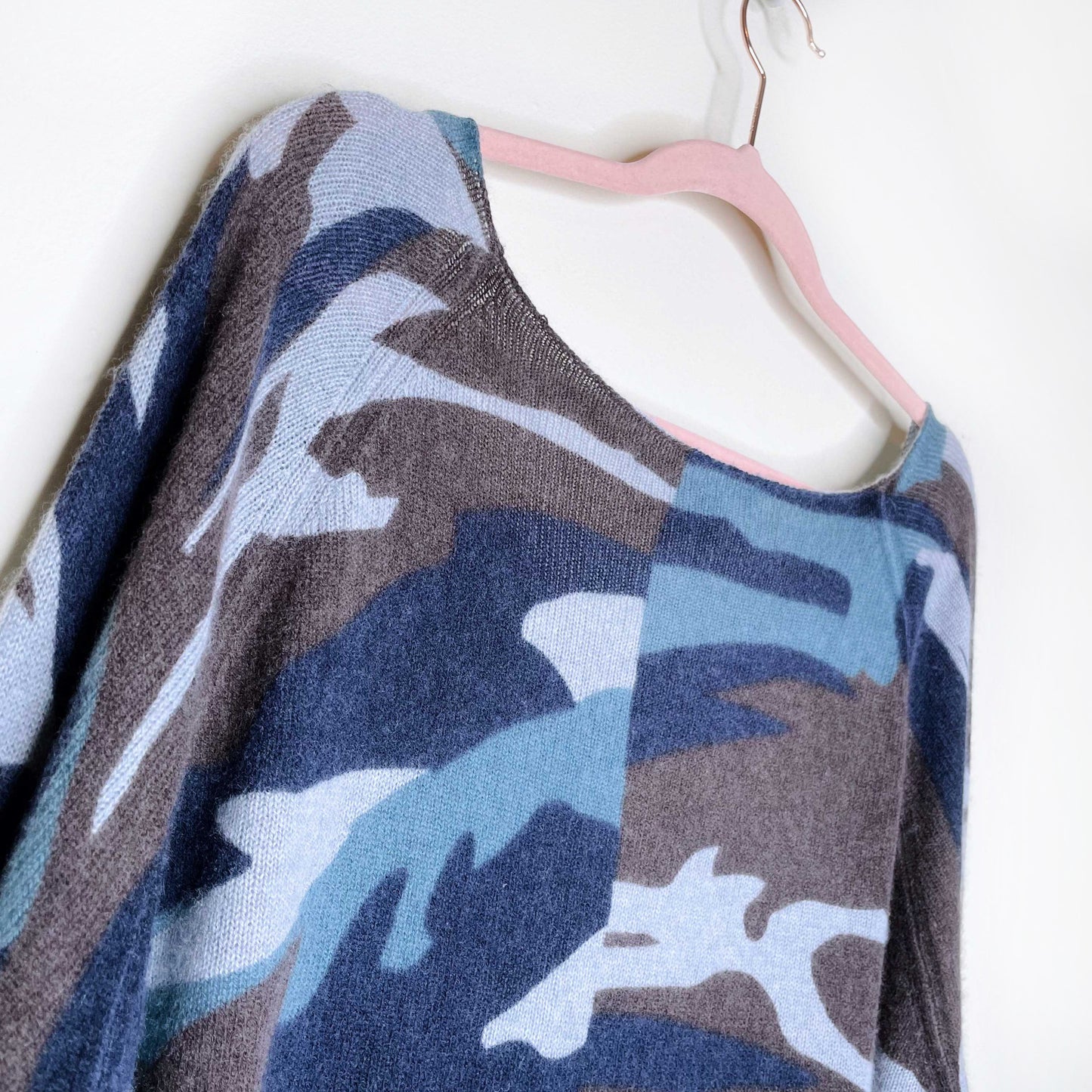 skull cashmere scout camo print skull sweater - size medium
