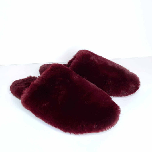 super soft fuzzy slippers - size 11/12