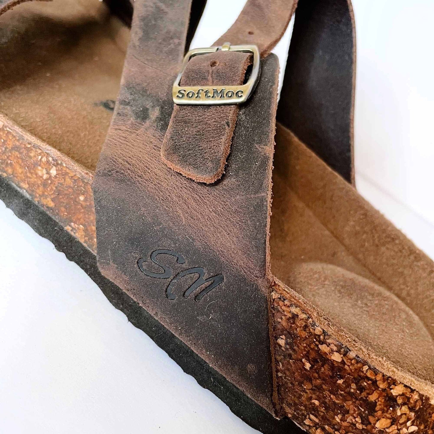 softmoc strappy brown leather cork sandals - size 9