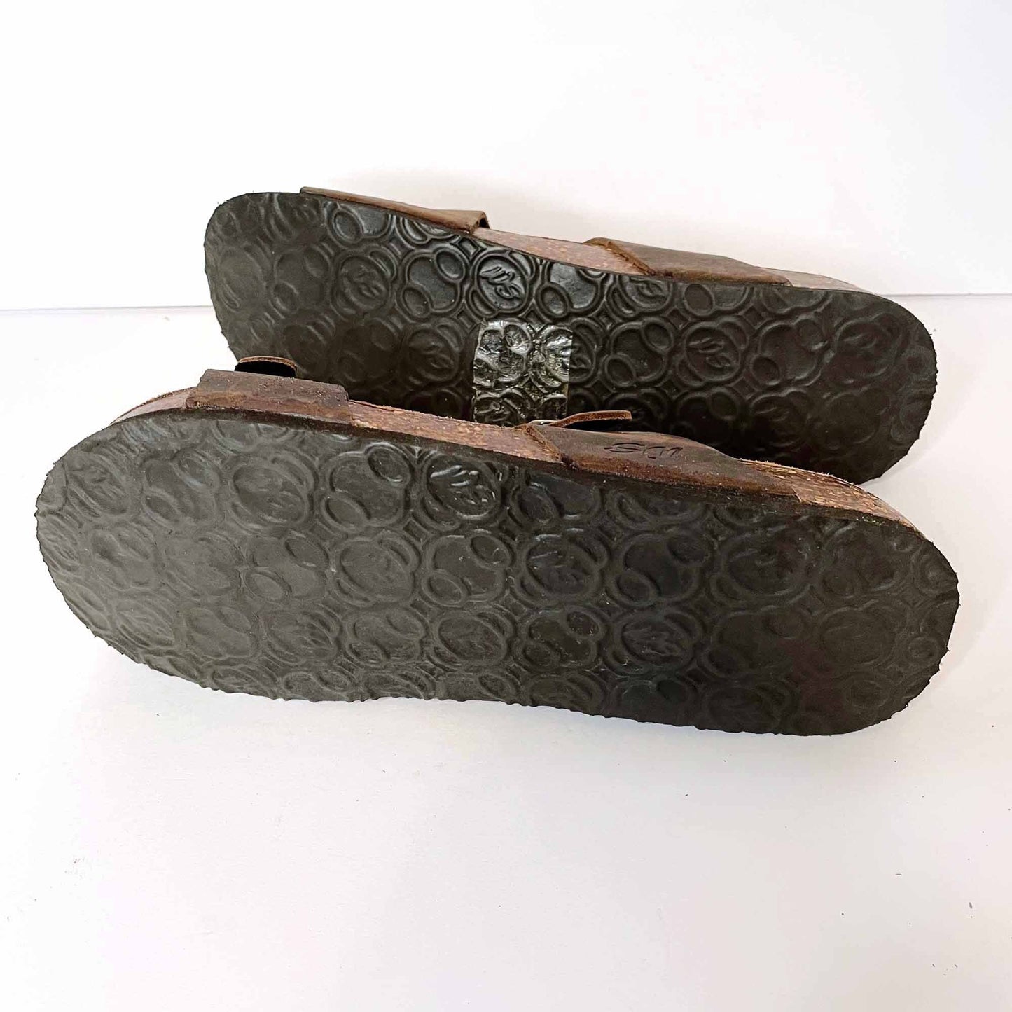 softmoc strappy brown leather cork sandals - size 9