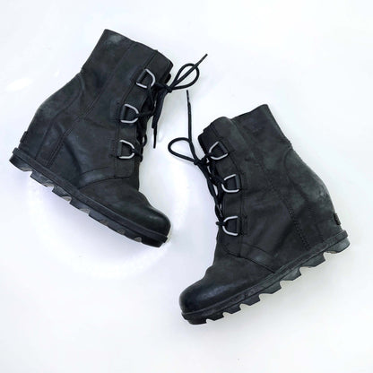 sorel black leather joan of arctic II wedge boots - size 8