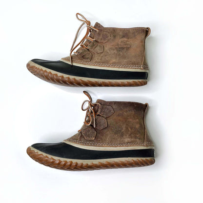 sorel out n about waterproof chelsea duck boot - size 8